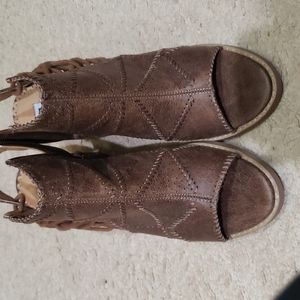 Brown open toe bootie-sandal, block heel